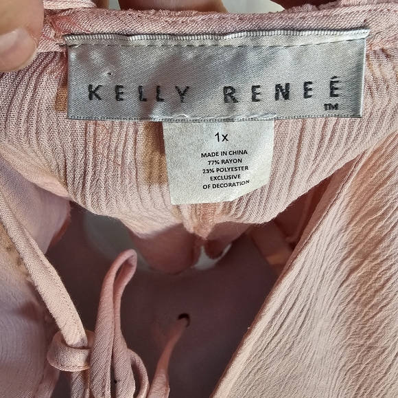 2/$20 Kelly Renee 1X Embroidered Lace Bttm Top - Picture 3 of 8